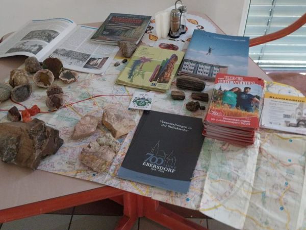 Achatschmuck, hergestellt aus gesammelten vulkanischen Bomben aus dem ehem. Chemnitzer Vulkan im und am Chemnitzer Zeisigwald