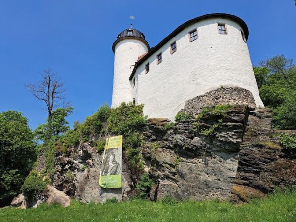 Burg Rabenstein mit Bildnis vom Oberberg- und Oberforstmeister Hans Carl von Carlowitz aus dem 17. Jh. ...